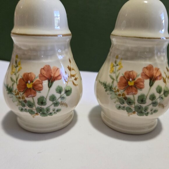 Mikasa Sugar Bowl with Salt & Pepper Shakers - Picture 4 of 14